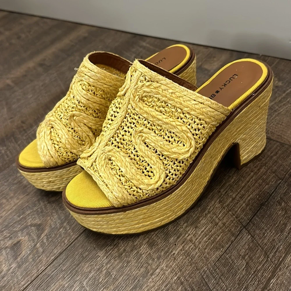 Lucky Brand 💚 women’s Yena Mule Sandal in yellow NWOT